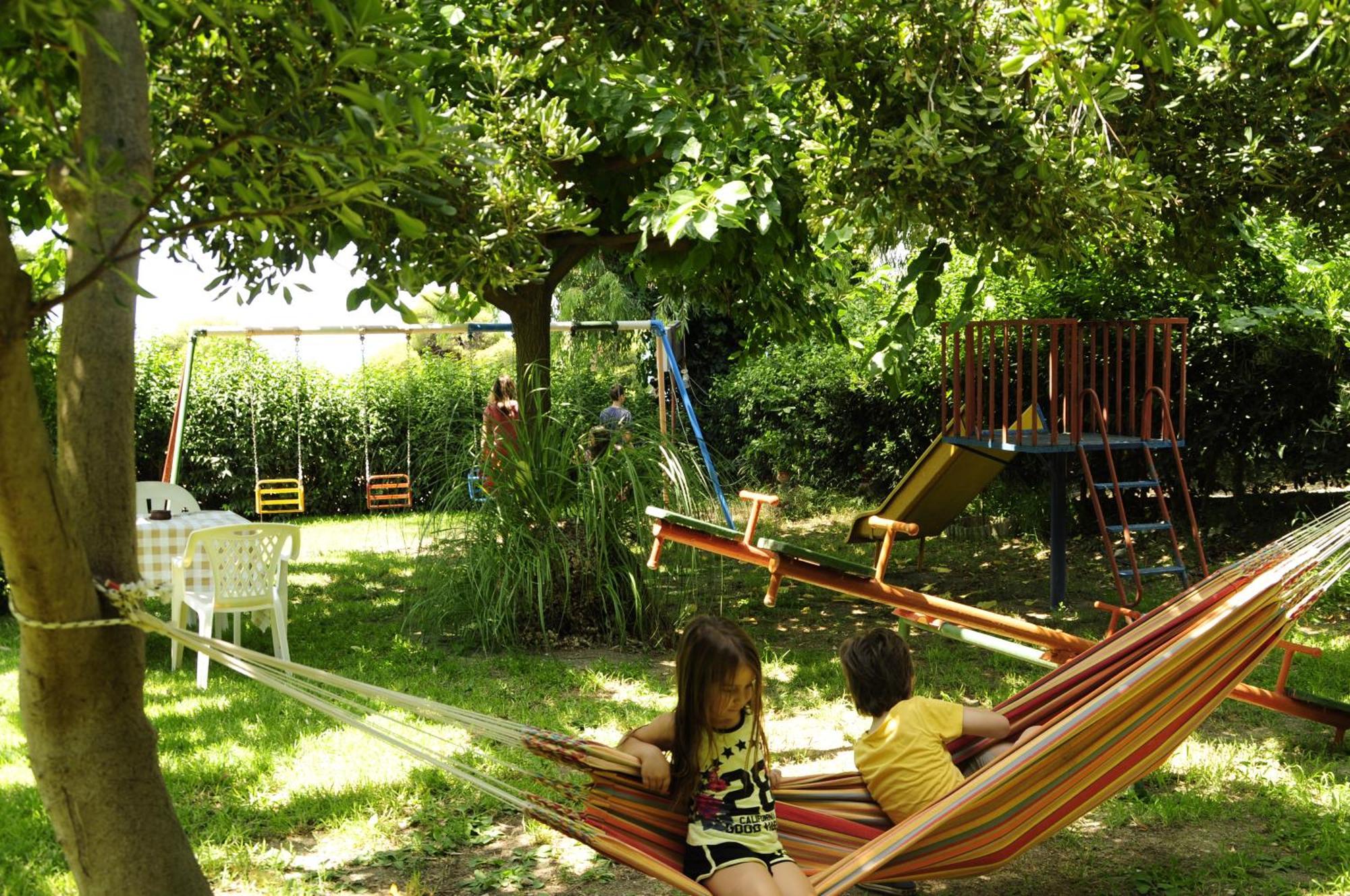 Heracles Guesthouse Rovies Buitenkant foto